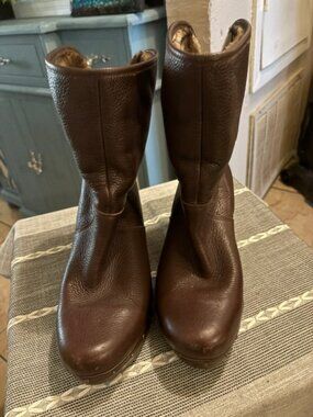Ugg brown leather Boots, size 10, very good condition.
